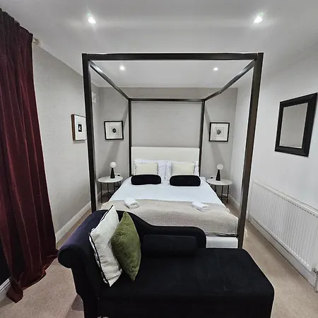 Chatsworth Retreat Sleeps 7