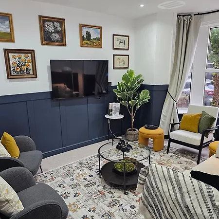 Chatsworth Retreat Sleeps 7 Harrogate