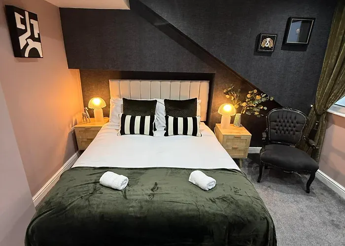 Chatsworth Retreat Sleeps 7