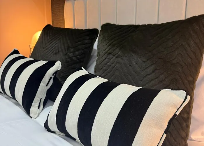 Semesterbostad Chatsworth Retreat Sleeps 7 *