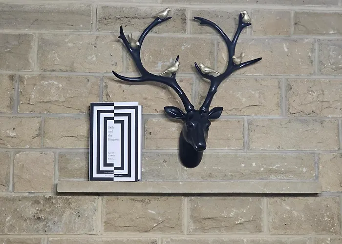 Chatsworth Retreat Sleeps 7 *