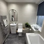 Chatsworth Retreat Sleeps 7 해러게이트