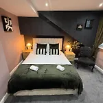 Chatsworth Retreat Sleeps 7