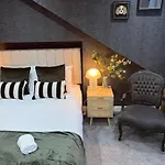 펜션 Chatsworth Retreat Sleeps 7 *