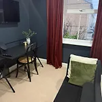 Chatsworth Retreat Sleeps 7 *