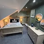 Chatsworth Retreat Sleeps 7