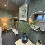 Chatsworth Retreat Sleeps 7 펜션