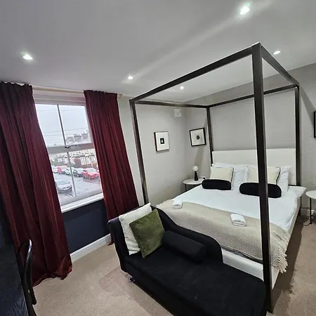 Chatsworth Retreat Sleeps 7