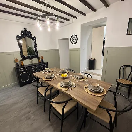 Chatsworth Retreat Sleeps 7 Holiday home Harrogate