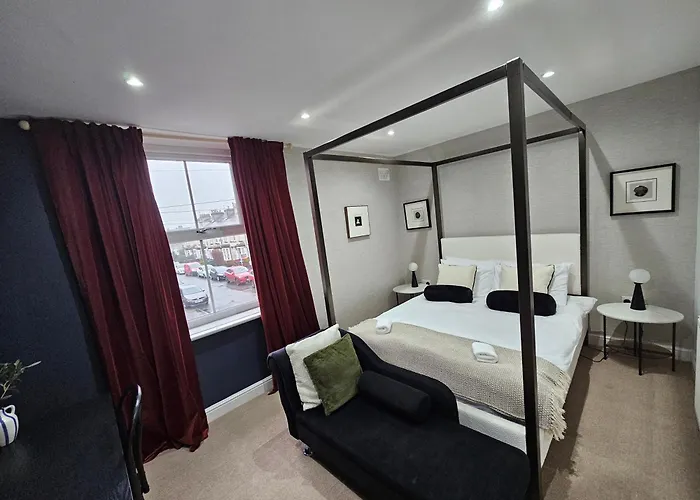 Chatsworth Retreat Sleeps 7