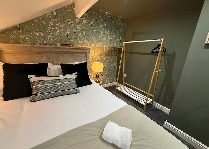 Chatsworth Retreat Sleeps 7 Holiday home Harrogate