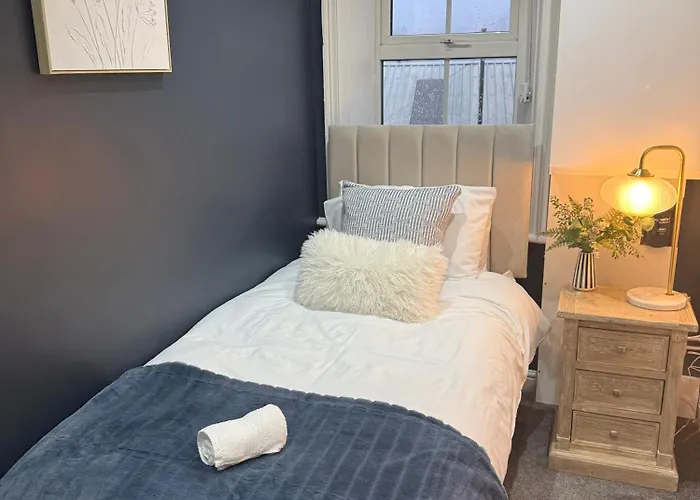 Chatsworth Retreat Sleeps 7 Holiday home *