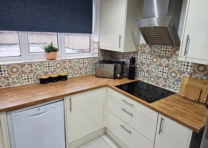 Chatsworth Retreat Sleeps 7 Holiday home *