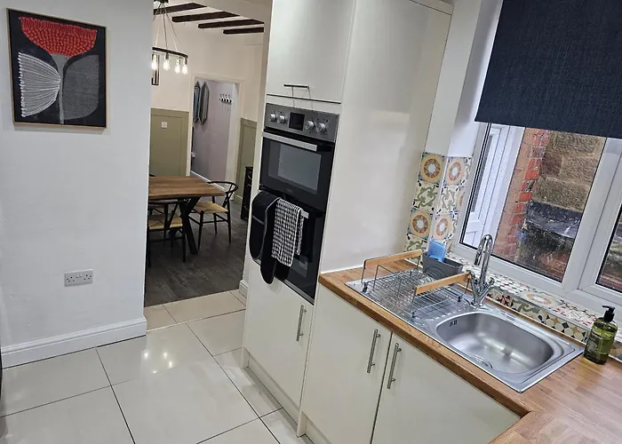 Chatsworth Retreat Sleeps 7 펜션 *