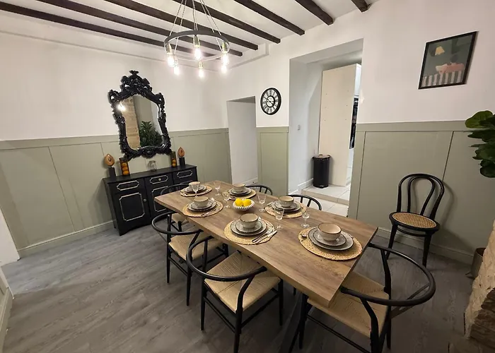 Chatsworth Retreat Sleeps 7 Holiday home Harrogate