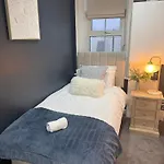 Chatsworth Retreat Sleeps 7 بيت للعطل *